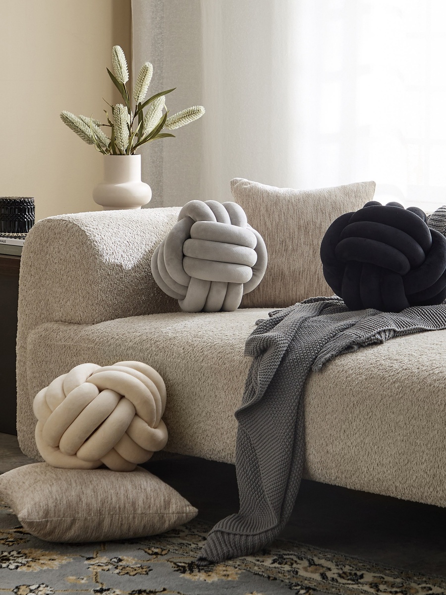 Cushy Loft Knot Cushion - 28 cm