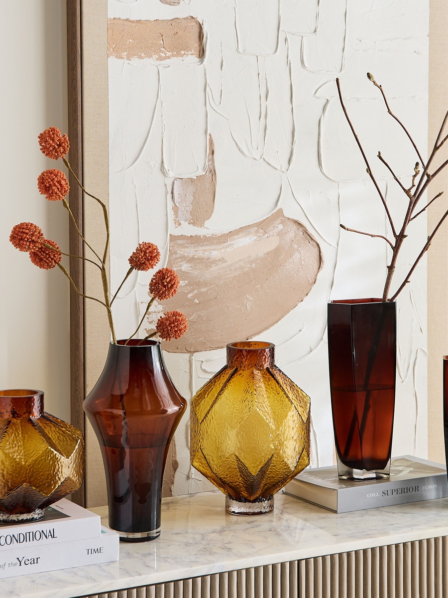 مزهرية ديكور زجاج ثقيل من بيدرو - 13.5×8×24.5 سم