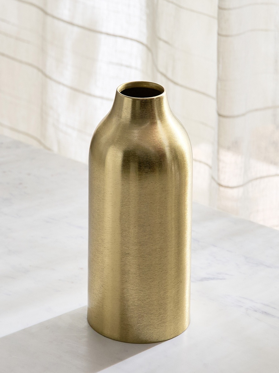 Avya Metal Cylindrical Vase - 11x11x21 cm