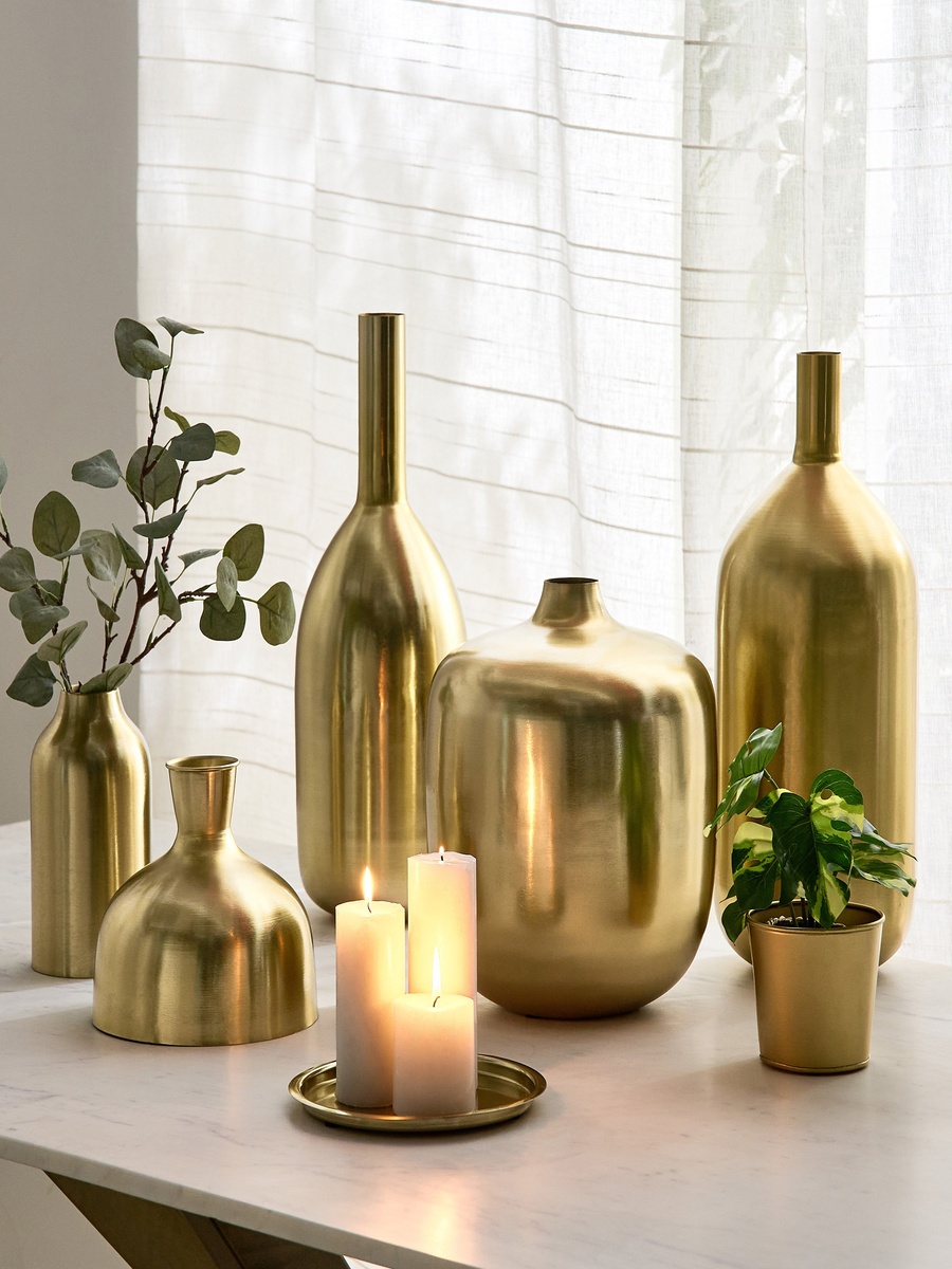 Avya Metal Cylindrical Vase - 11x11x21 cm