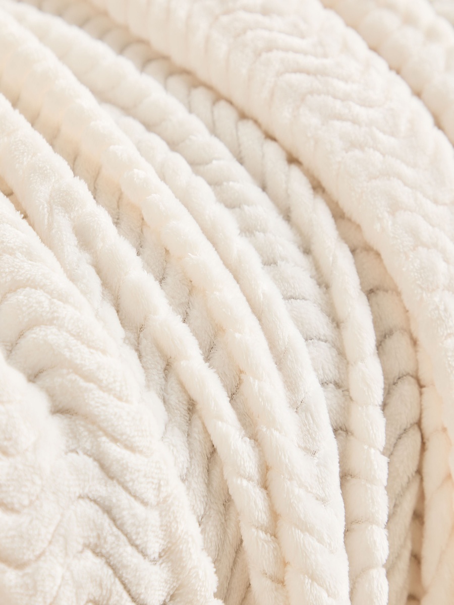 Wave Jacquard Flannel Throw - 130x160 cm