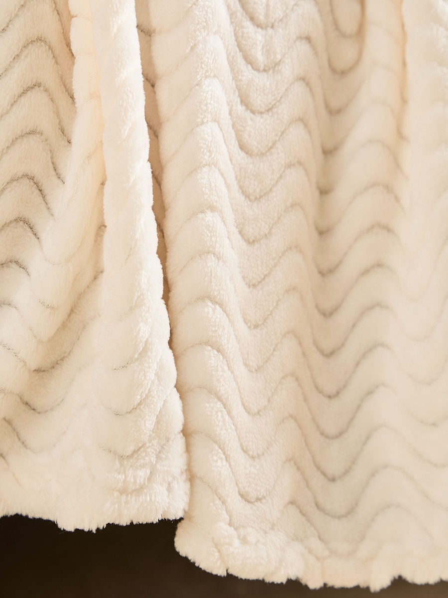 Wave Jacquard Flannel Throw - 130x160 cm