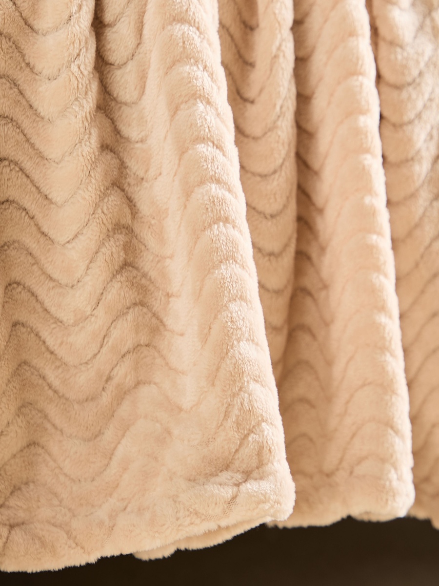 Wave Jacquard Flannel Throw - 130x160 cm