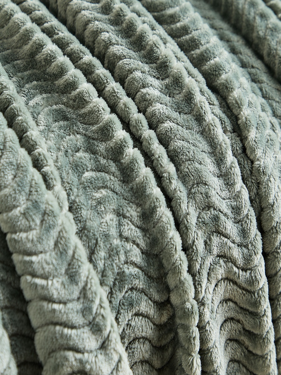 Wave Jacquard Flannel Throw - 130x160 cm