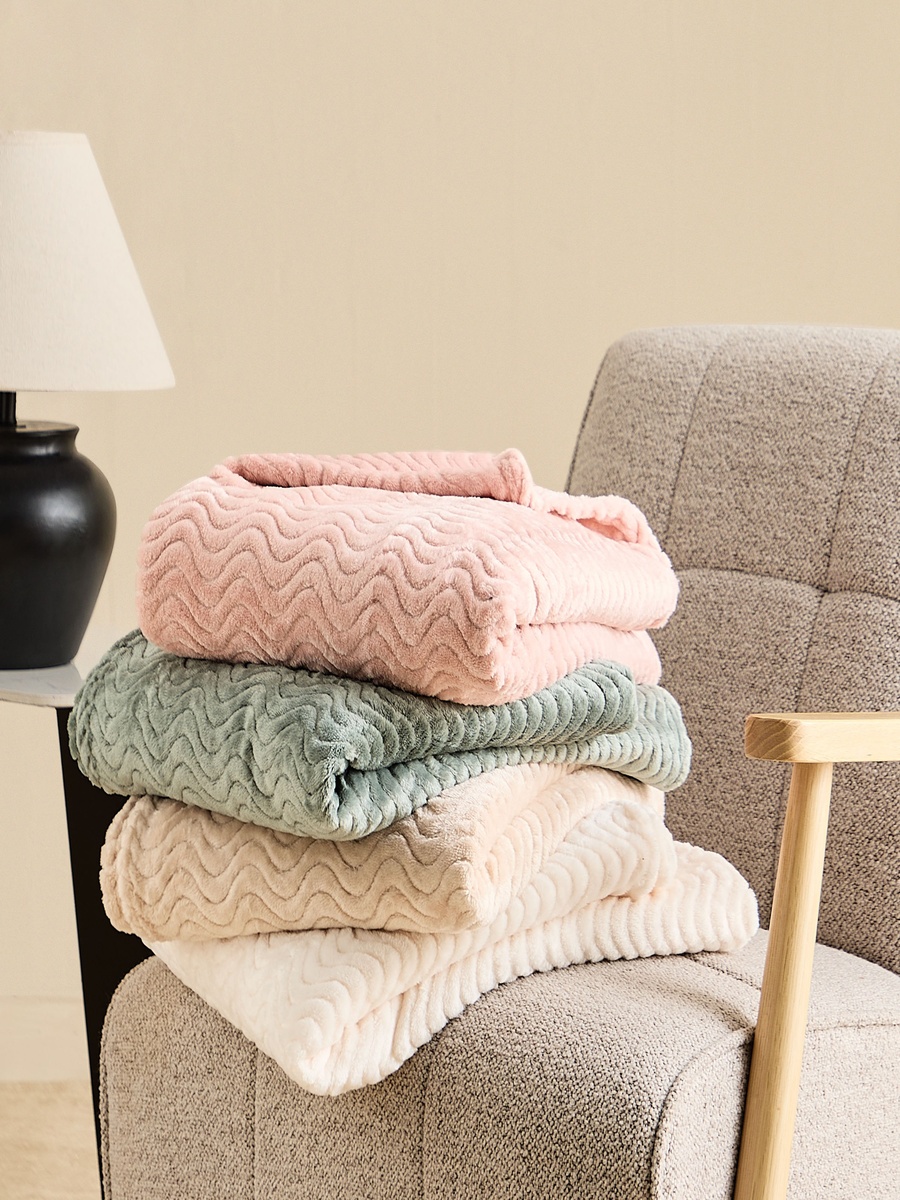 Wave Jacquard Flannel Throw - 130x160 cm