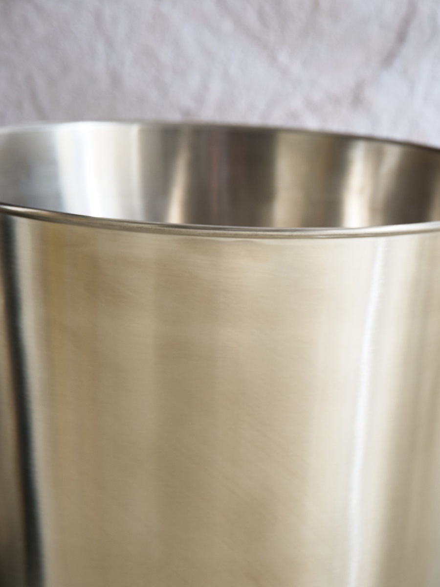 Avya Dust Bin