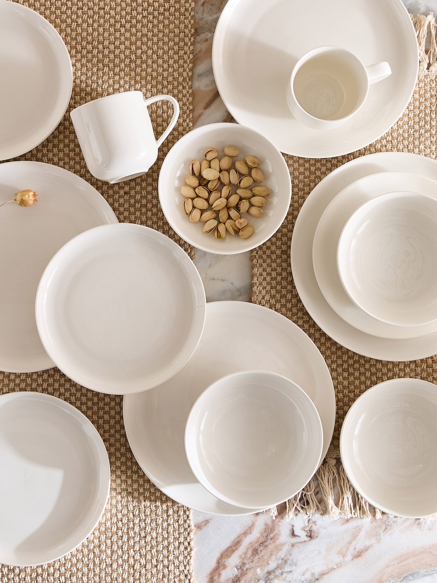 Elegenza 16-Piece Dinner Set - Serves 4