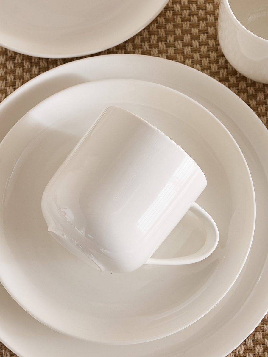 Elegenza 16-Piece Dinner Set - Serves 4