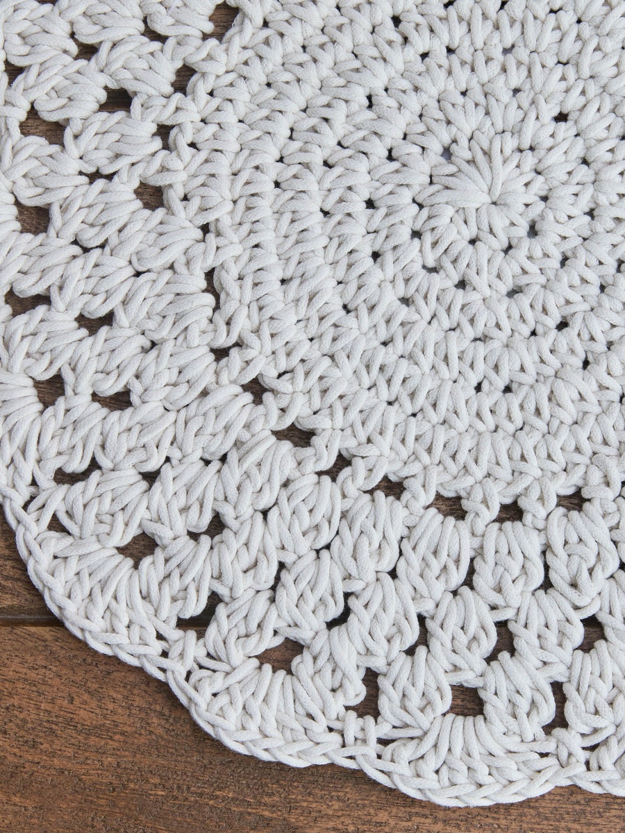Knotscape Crochet Placemat - 38 cm