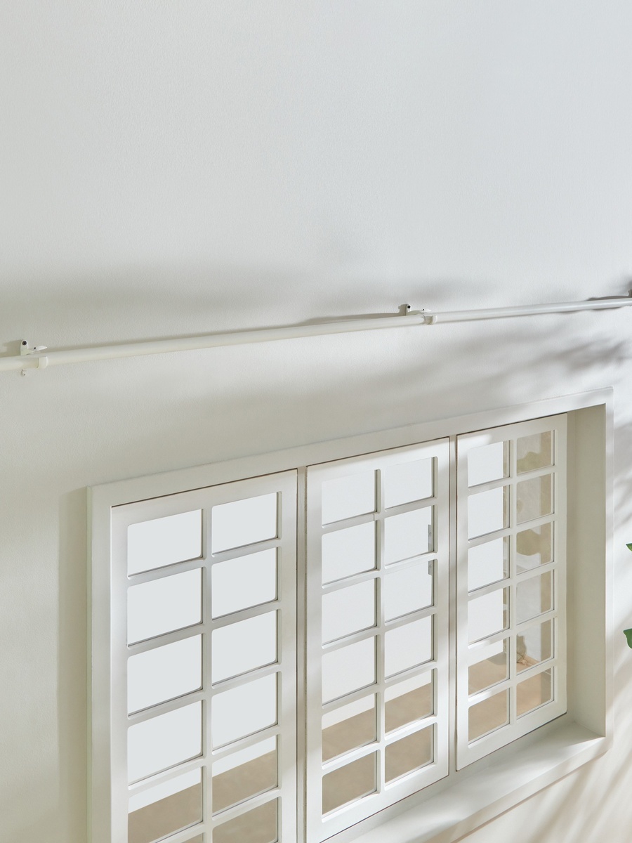 Zoe Powder Coated 25mm Extendable Single Curtain Rod 110-320 cm
