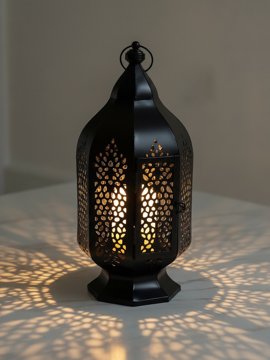فانوس ديكور مفرغ - 20*20*42 سم
