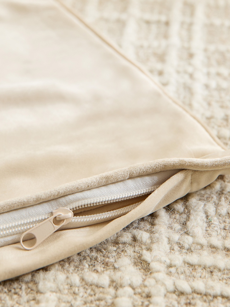 Dove Velvet Cushion Cover - 50x50 cm