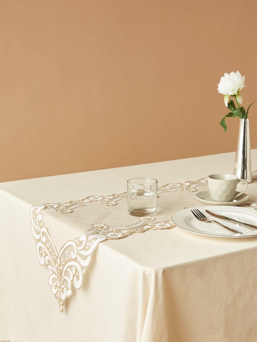 مفرش طاولة مطرّز - 260*35 سم