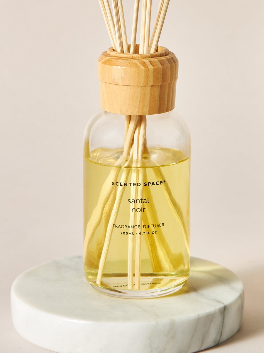 موزع عطور أعواد القصب برائحة سبيس سانتال نوار - 200 مل
