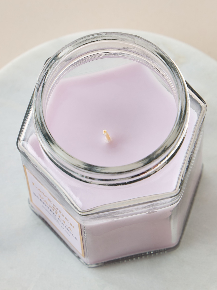 شمعة معطرة برائحة الفانيليا واللافندر - 150 جرام