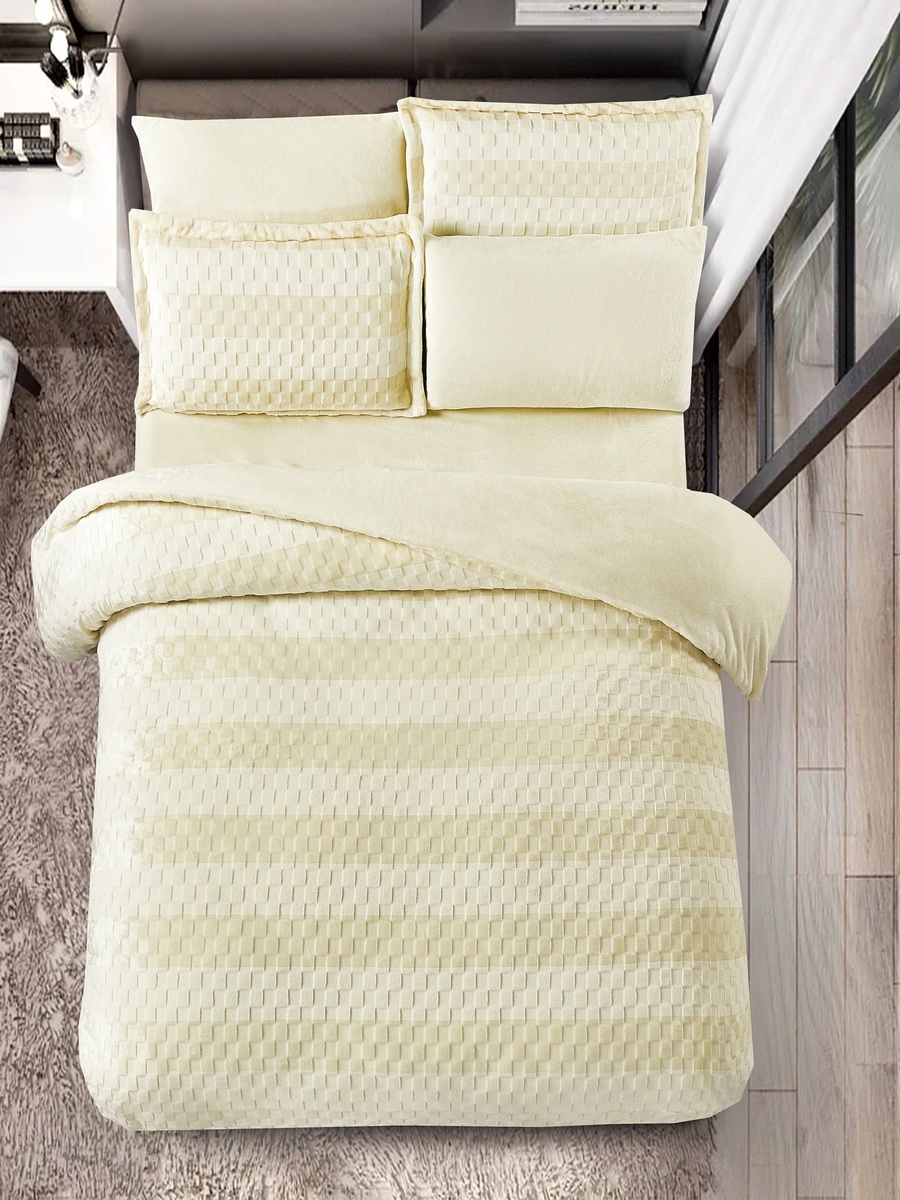 Embossed Flannel Plush Comforter Set - King
