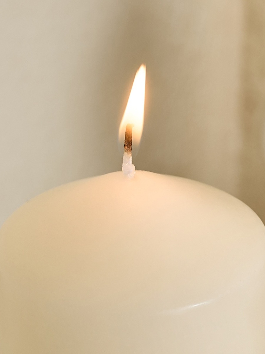 شمعة عمودية غير معطرة لونا - 60 ساعة