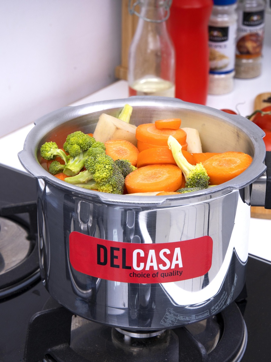 Aluminum Pressure Cooker with Outer Lid