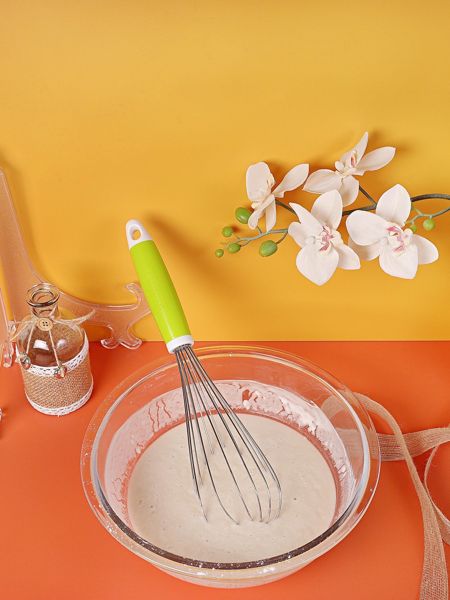 Stainless Steel Balloon Whisk with Plastic Handle