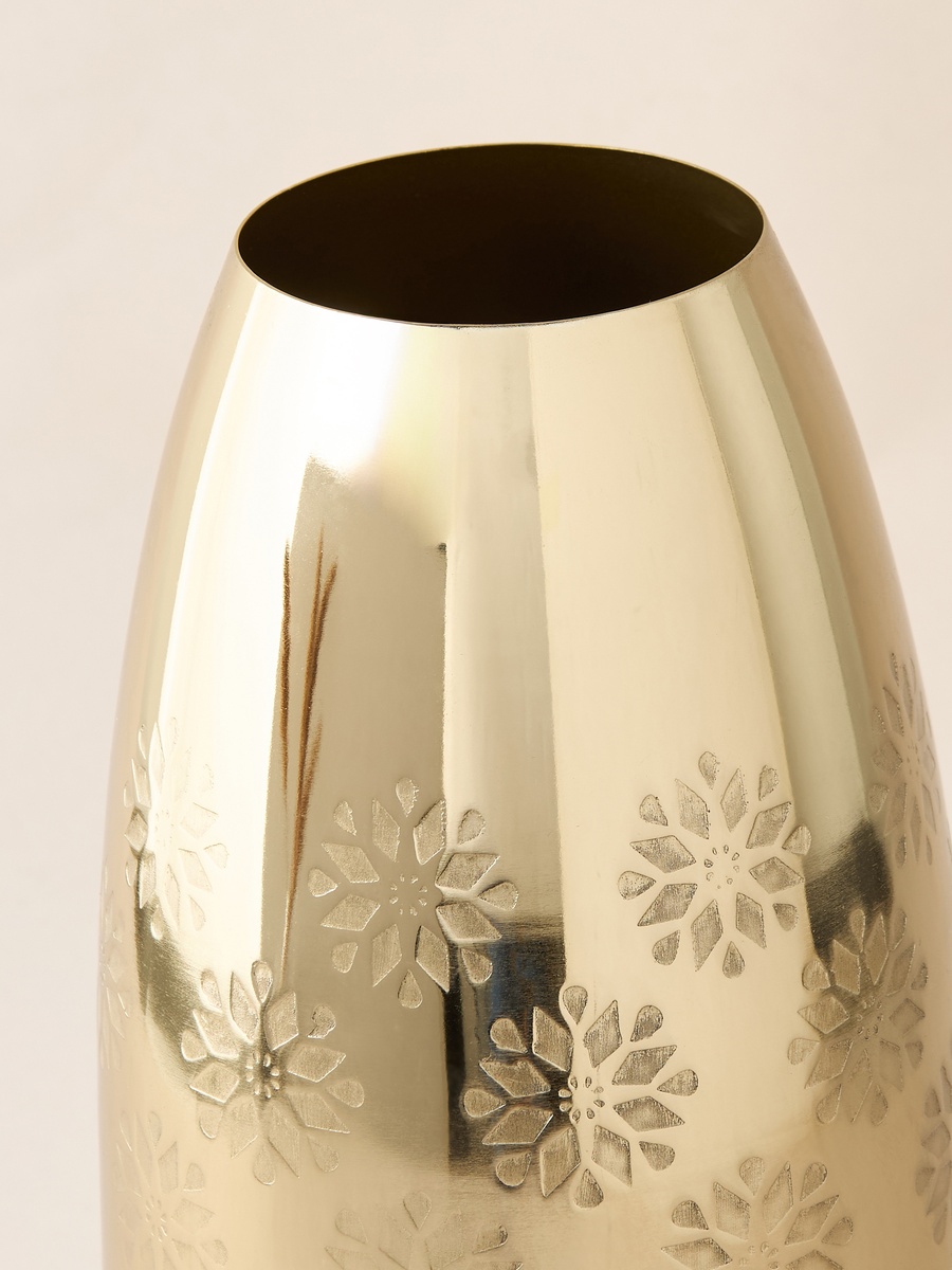 Floral Textured Metallic Vase - 14x8x10 cm