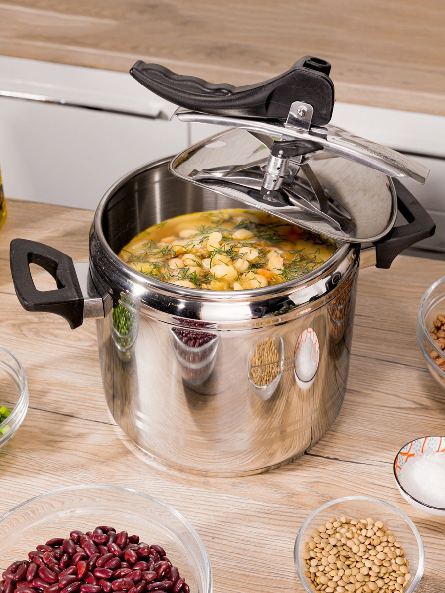 7L Pressure Cooker with Black Handle