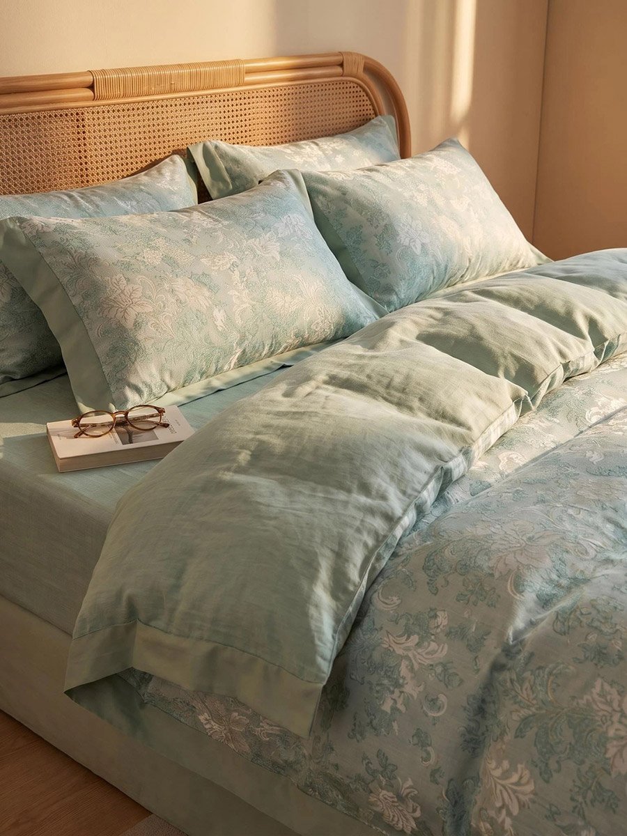4-Piece Blue Jacquard Polyester Comforter Set