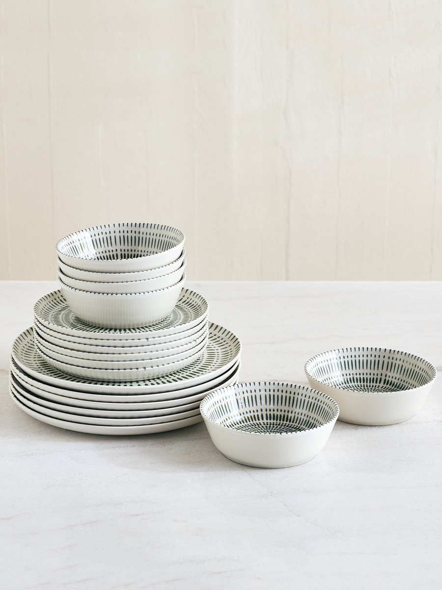 Elegenza 18-Piece Swirl Dinner Set - Serves 6