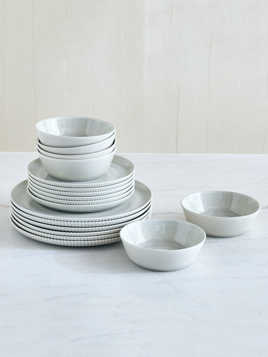 Elegenza 18-Piece Sunburst Dinner Set - Serves 6