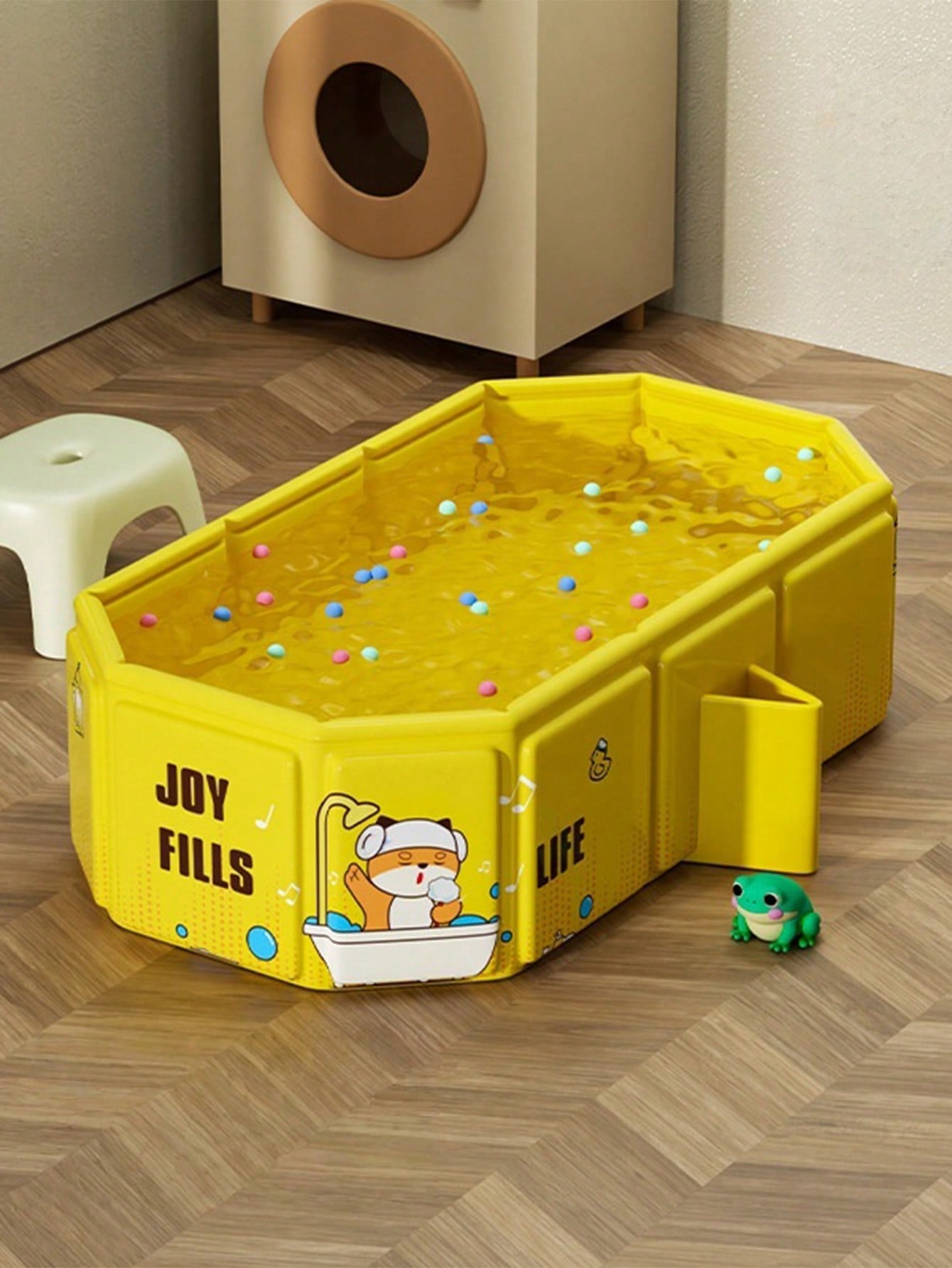 Yellow Printed Bathtub