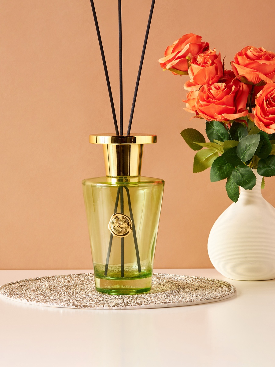 موزع عطور بالأعواد برائحة العود سوبريم - 1 لتر