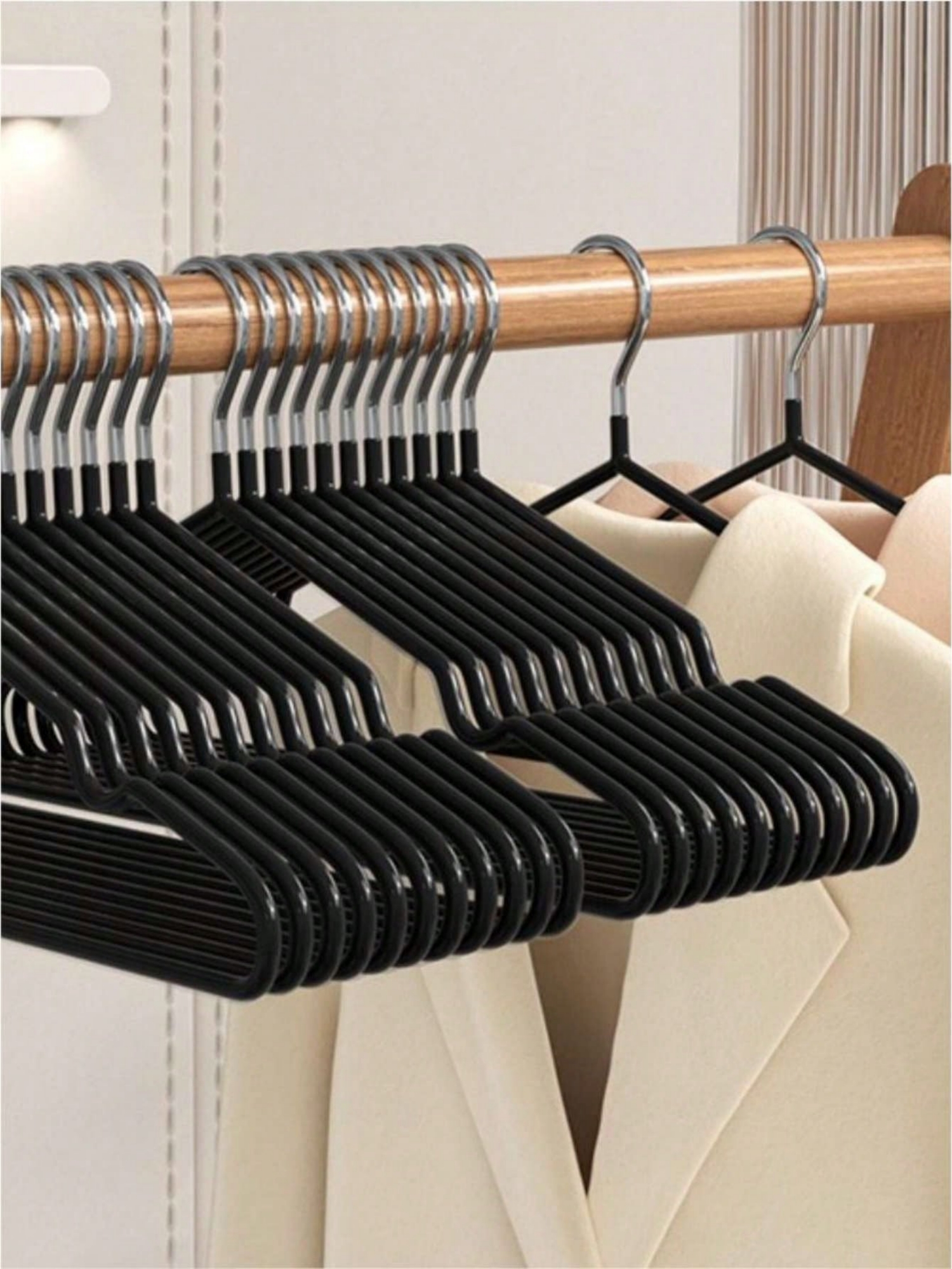 10-Pack Black Non-Slip Clothes Hangers