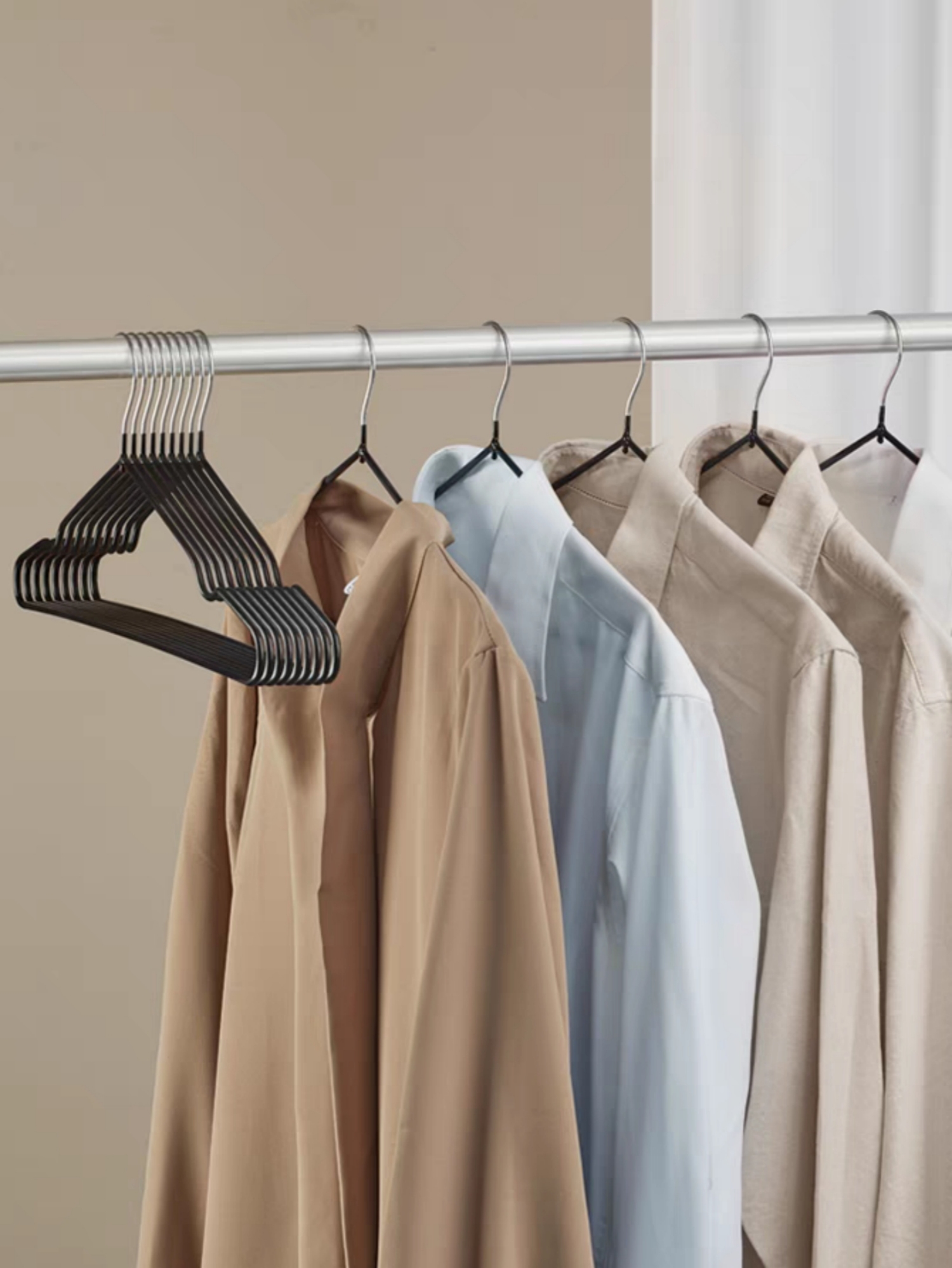 10-Pack Black Non-Slip Clothes Hangers