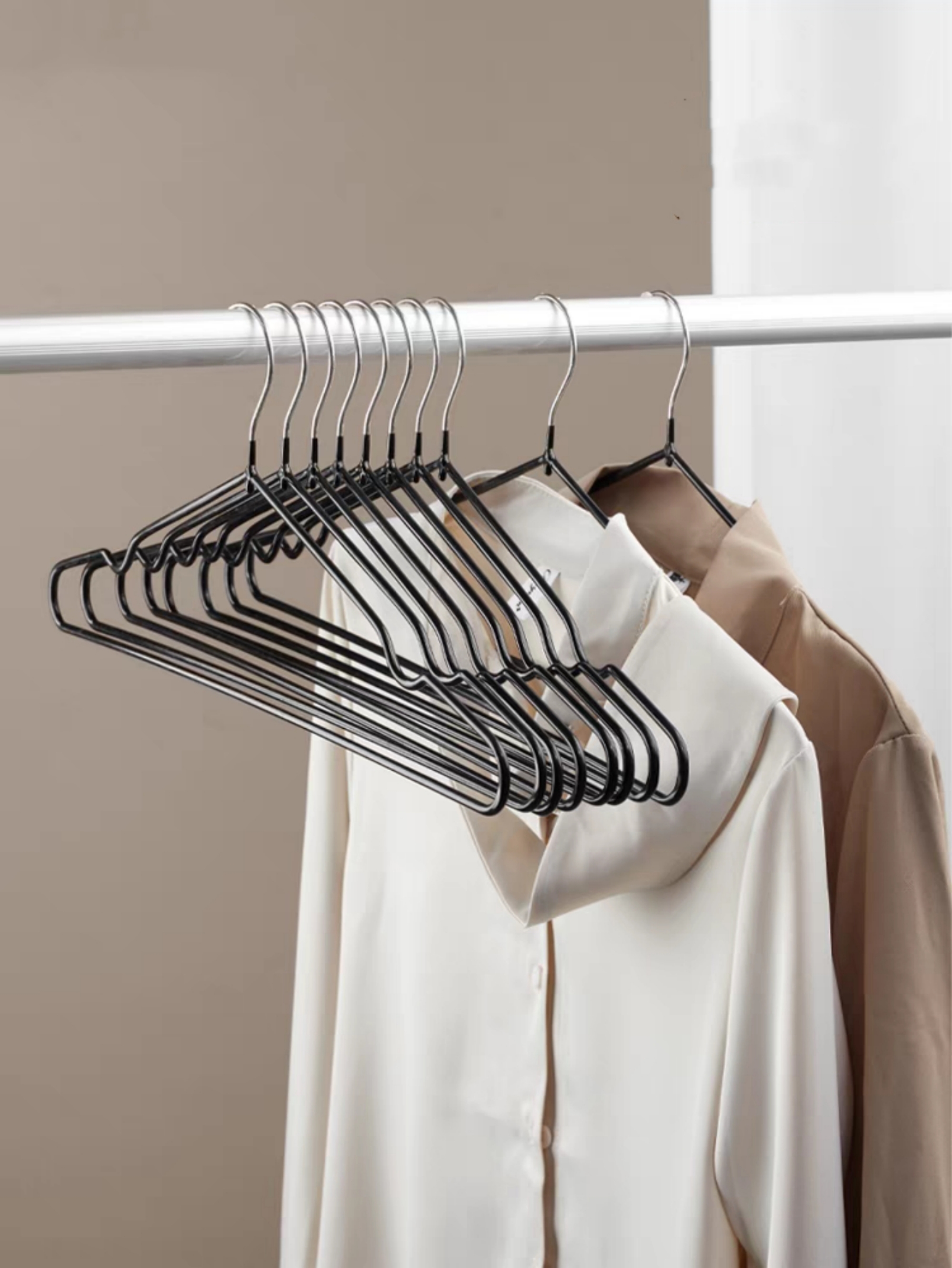 20-Pack Black Non-Slip Plastic Hangers