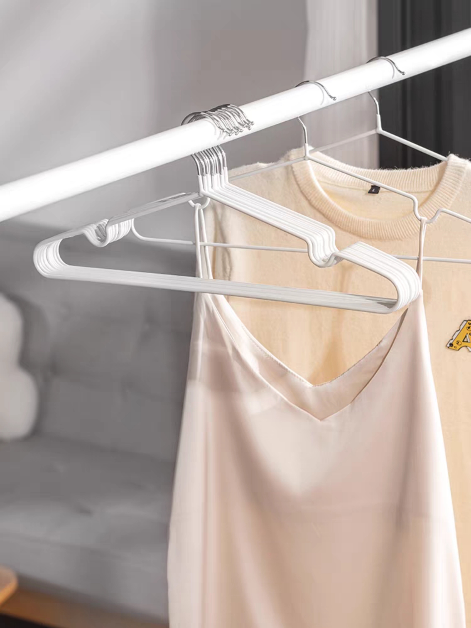 10-Pack White Non-Slip Hangers