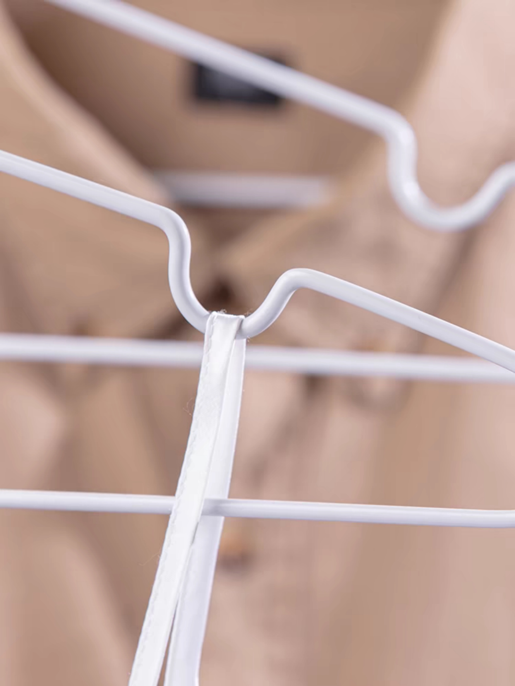 10-Pack White Non-Slip Hangers