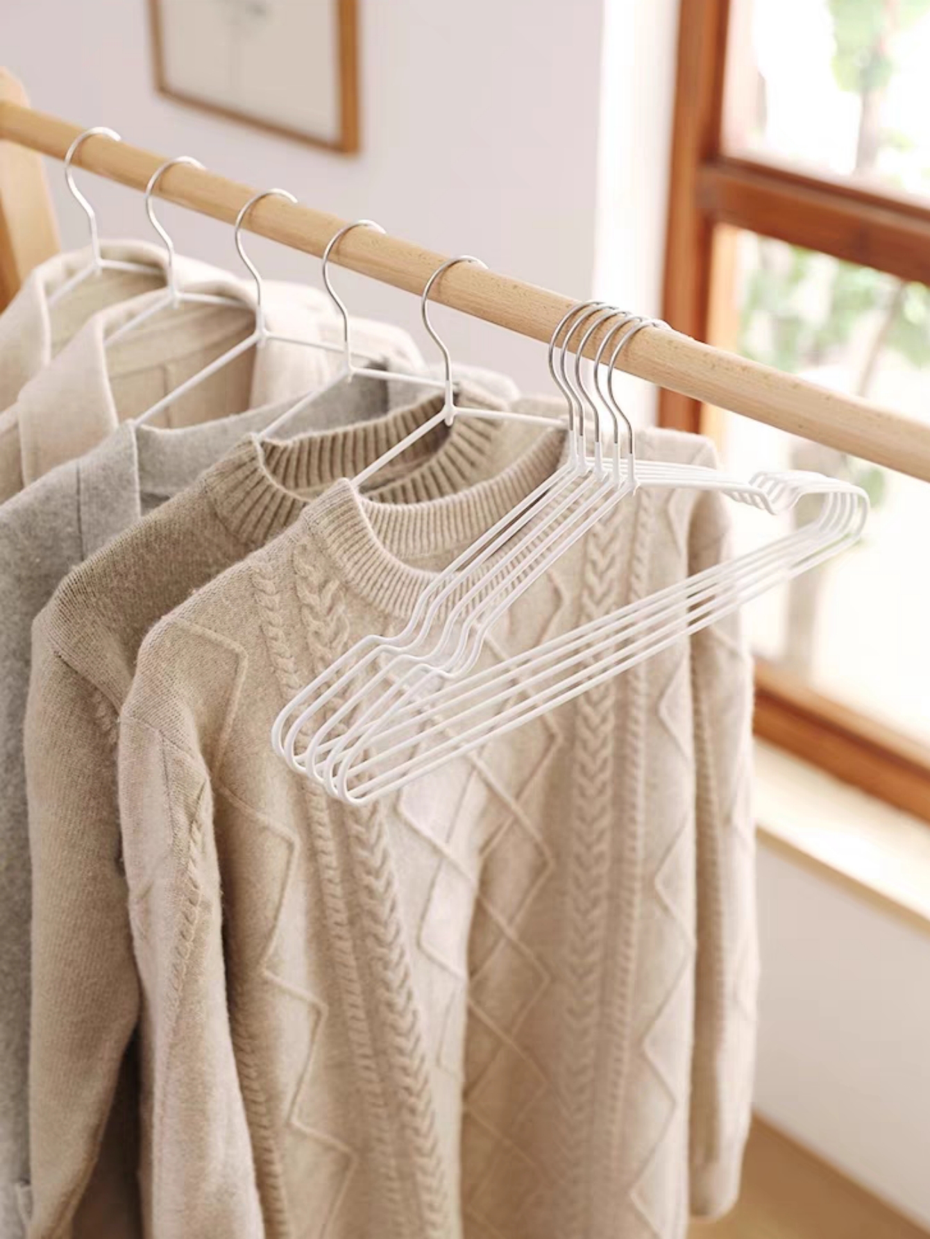 10-Pack White Non-Slip Hangers