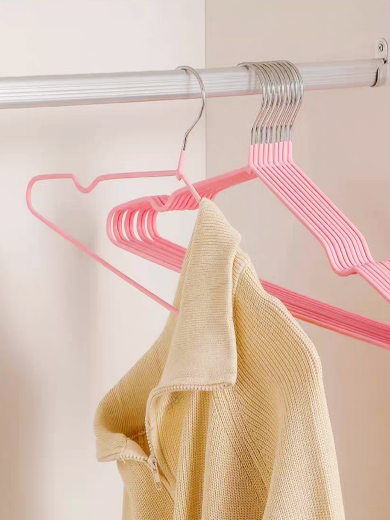 10-Piece Light Pink Non-Slip Clothes Hangers