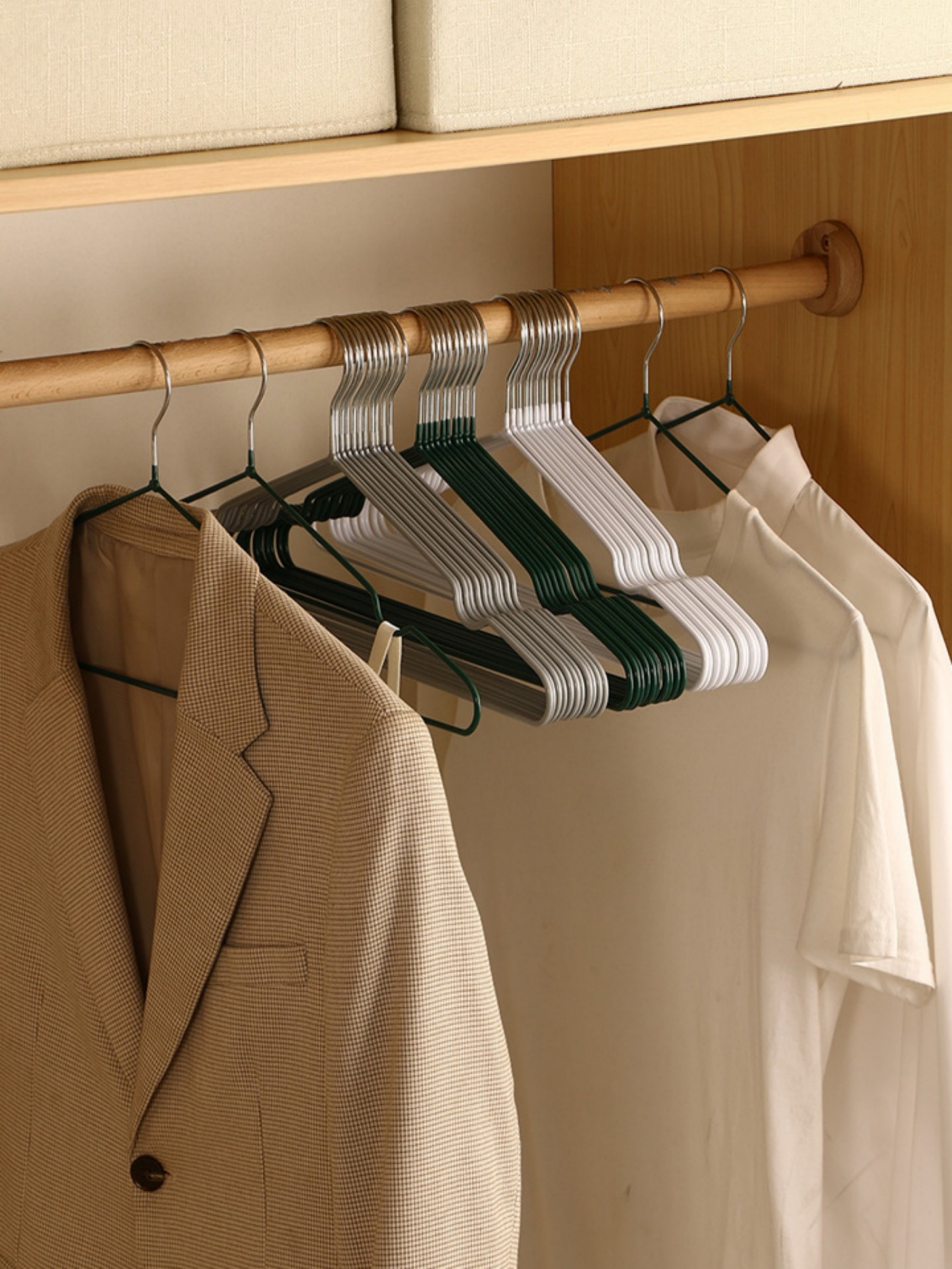 40-Pack Grey Non-Slip Clothes Hangers