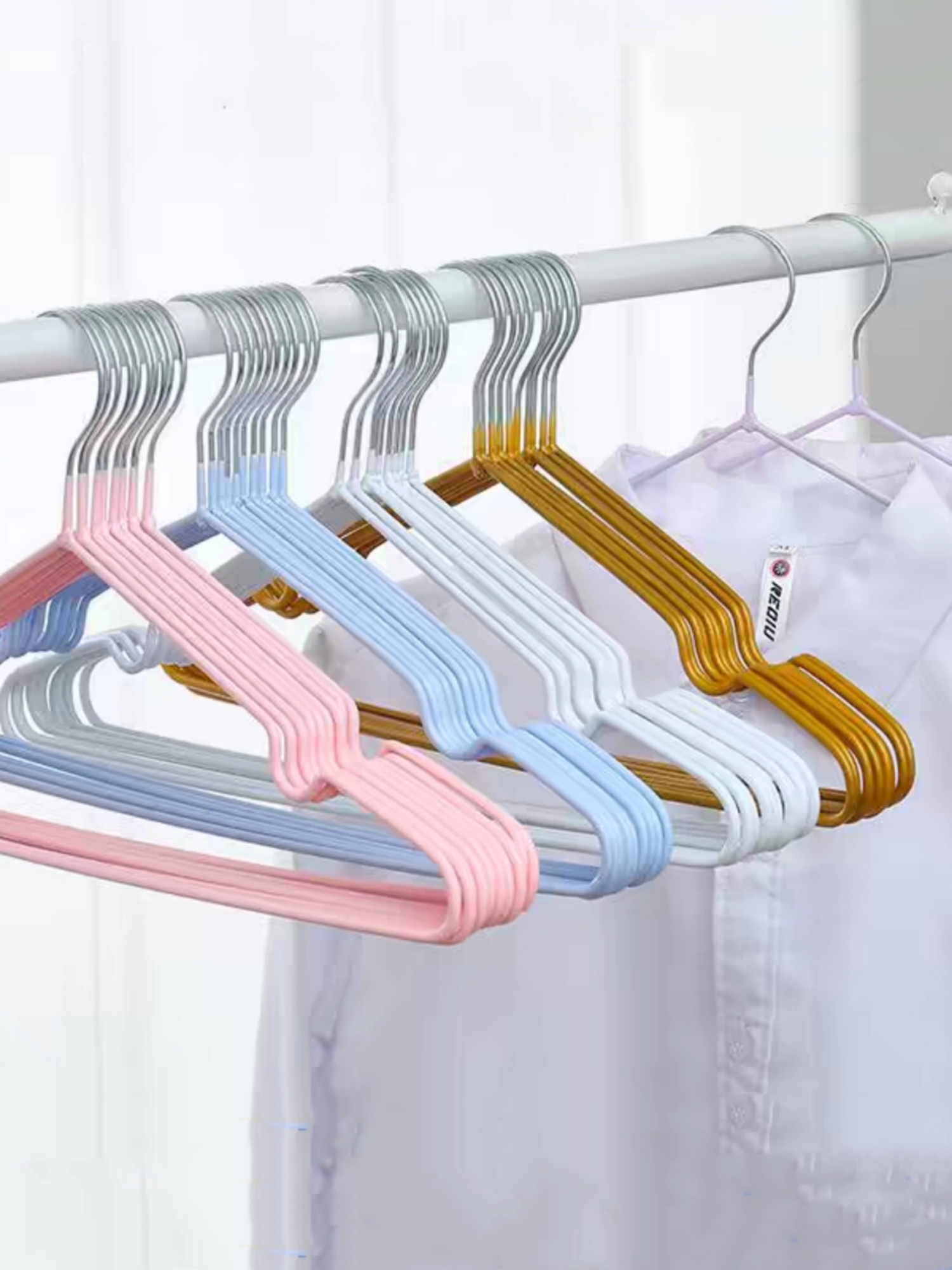 10-Piece Light Blue Non-Slip Clothes Hangers