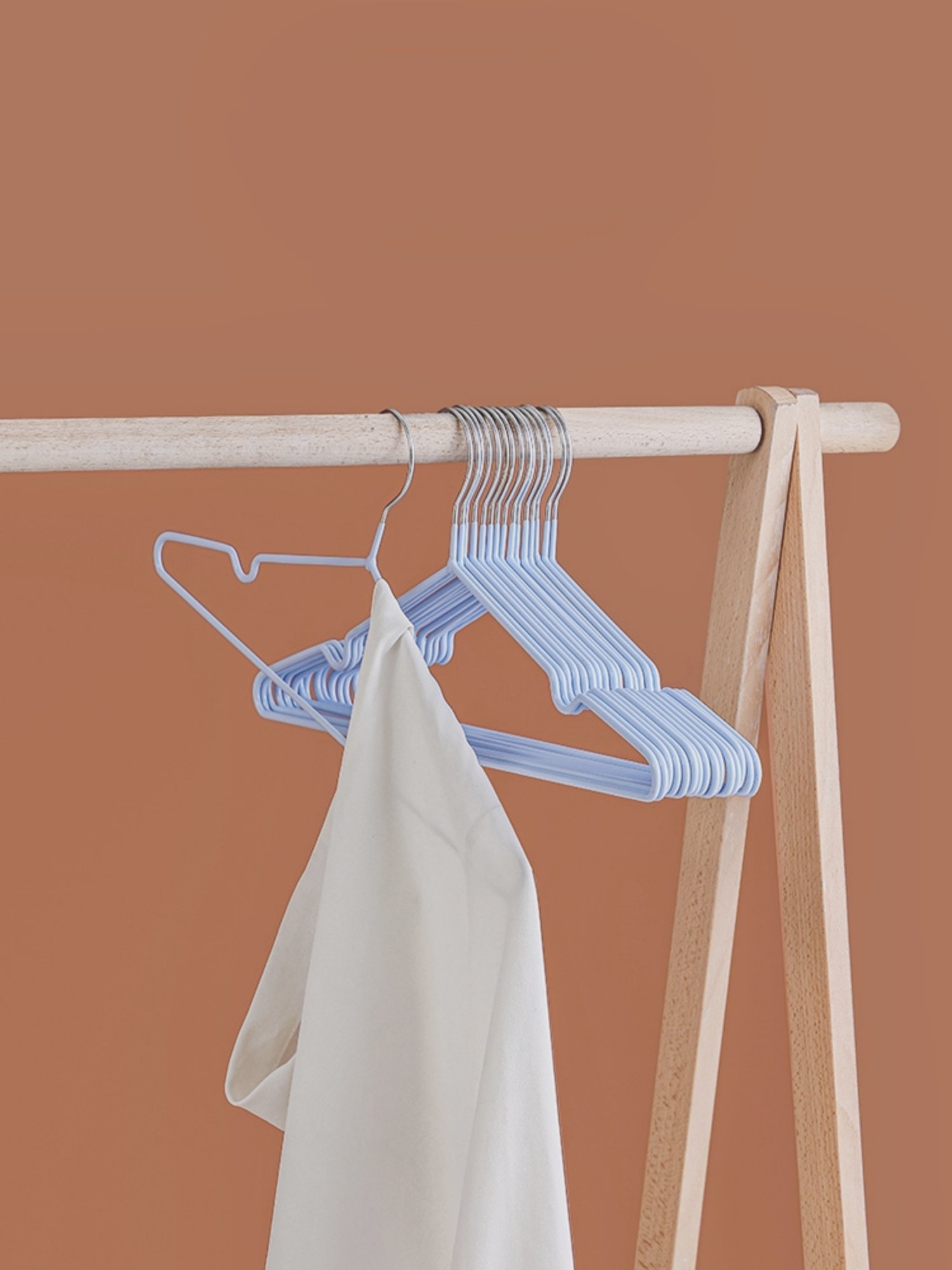 40-Piece Light Blue Non-Slip Hangers