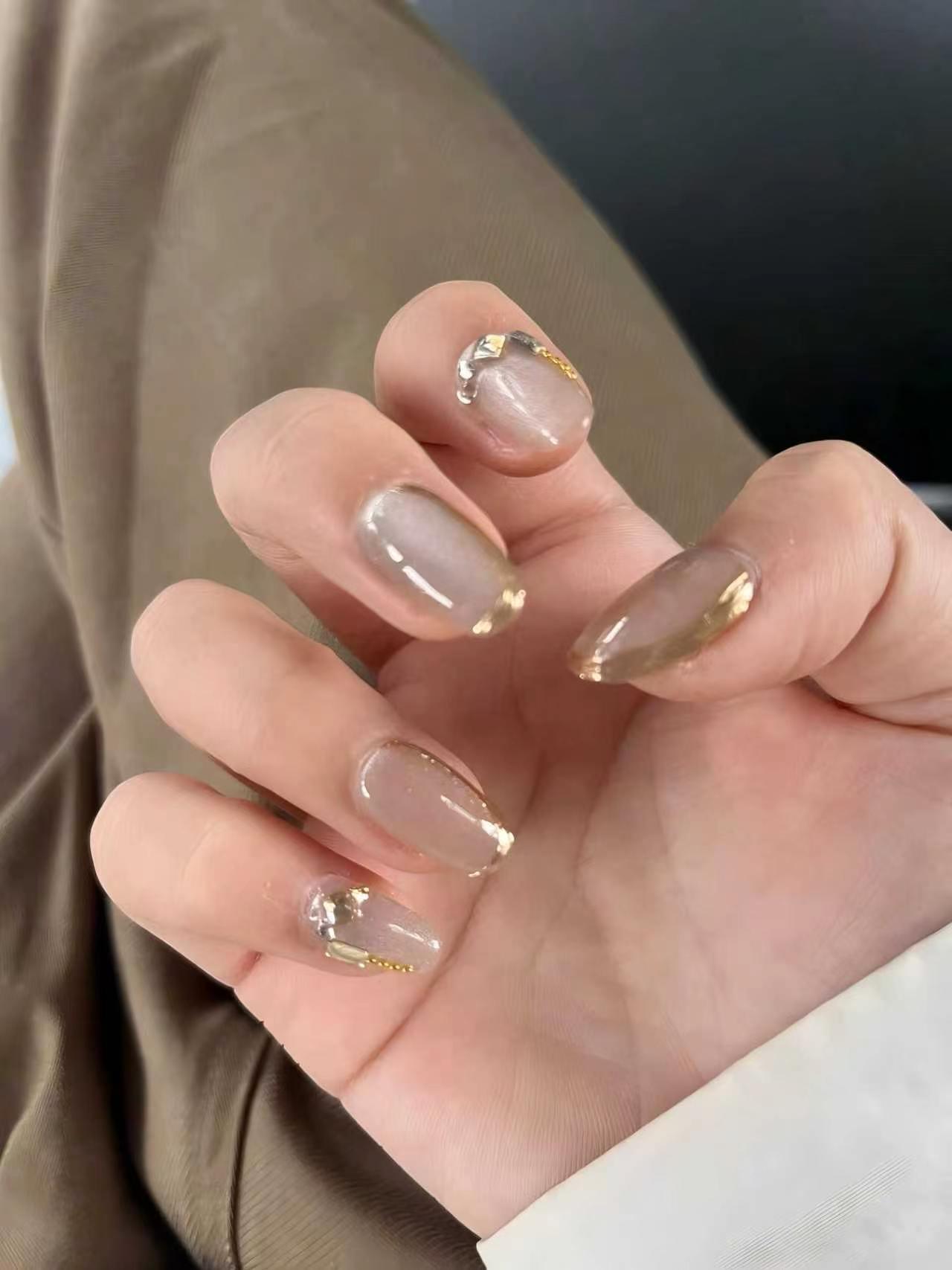 Luminous Beige Artificial Nails