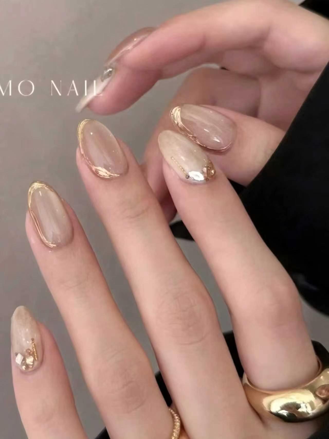 Luminous Beige Artificial Nails