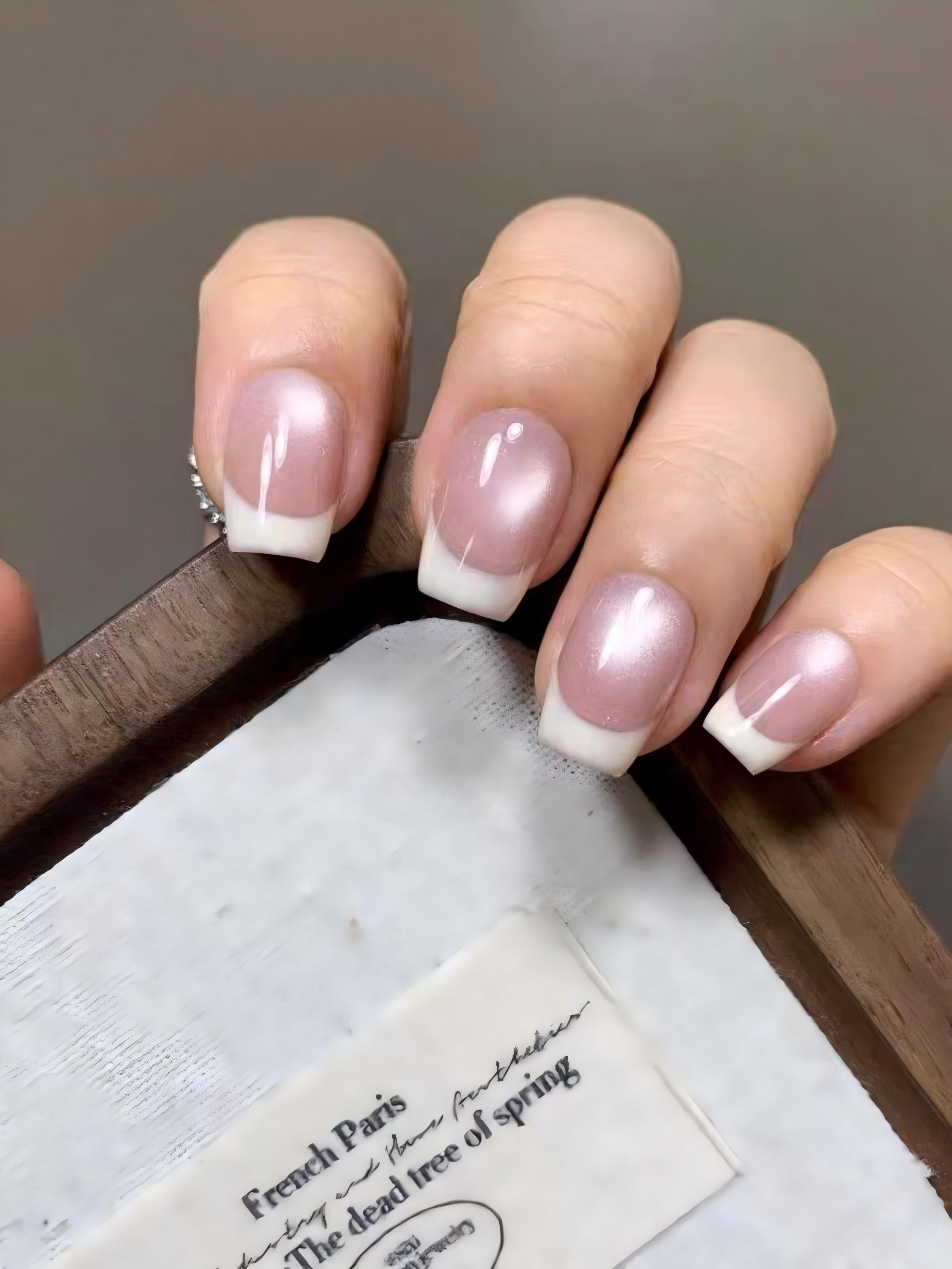 Shimmering Lilac French Tip Artificial Nails