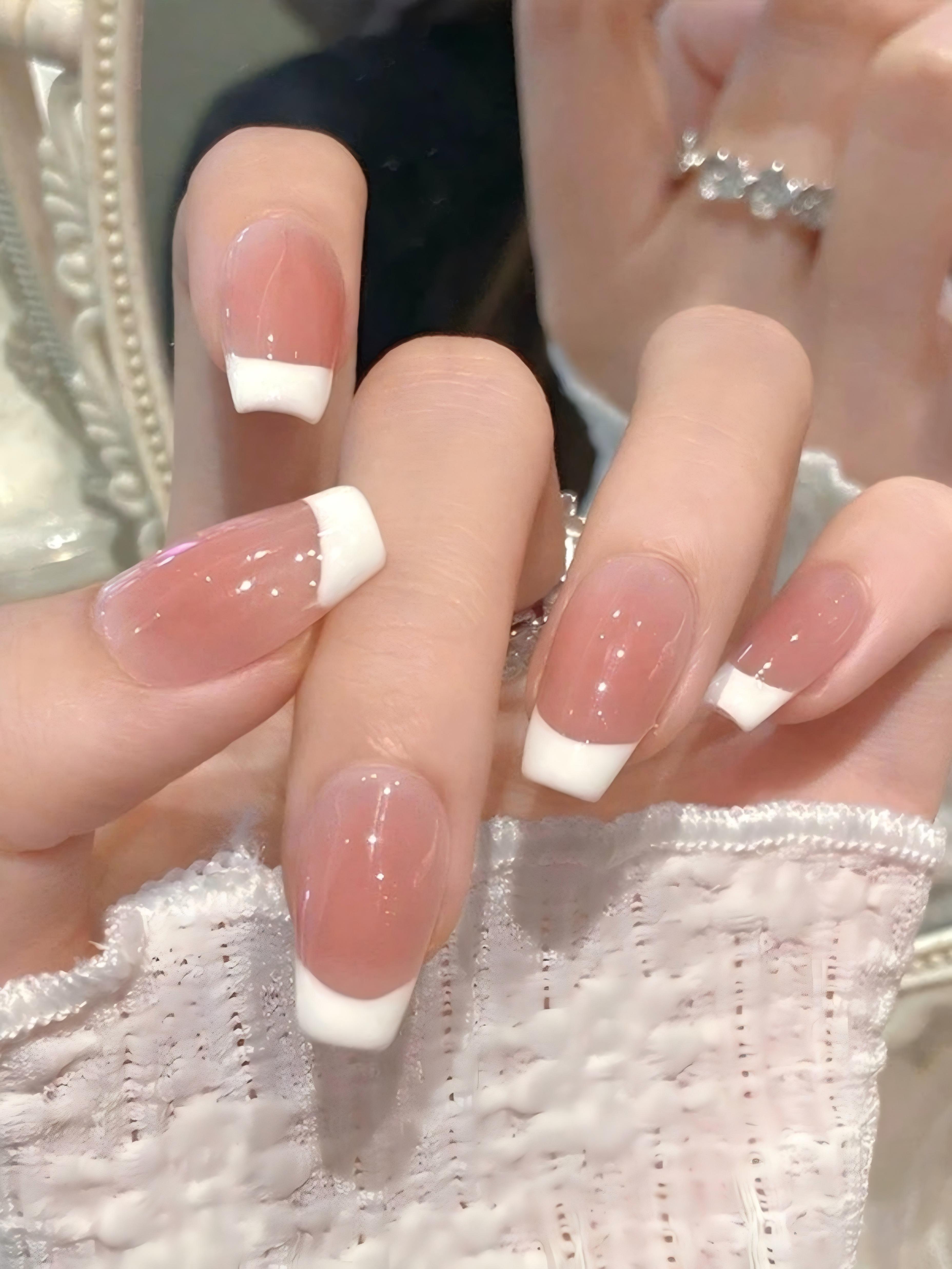 Pink French Tip Artificial Nails