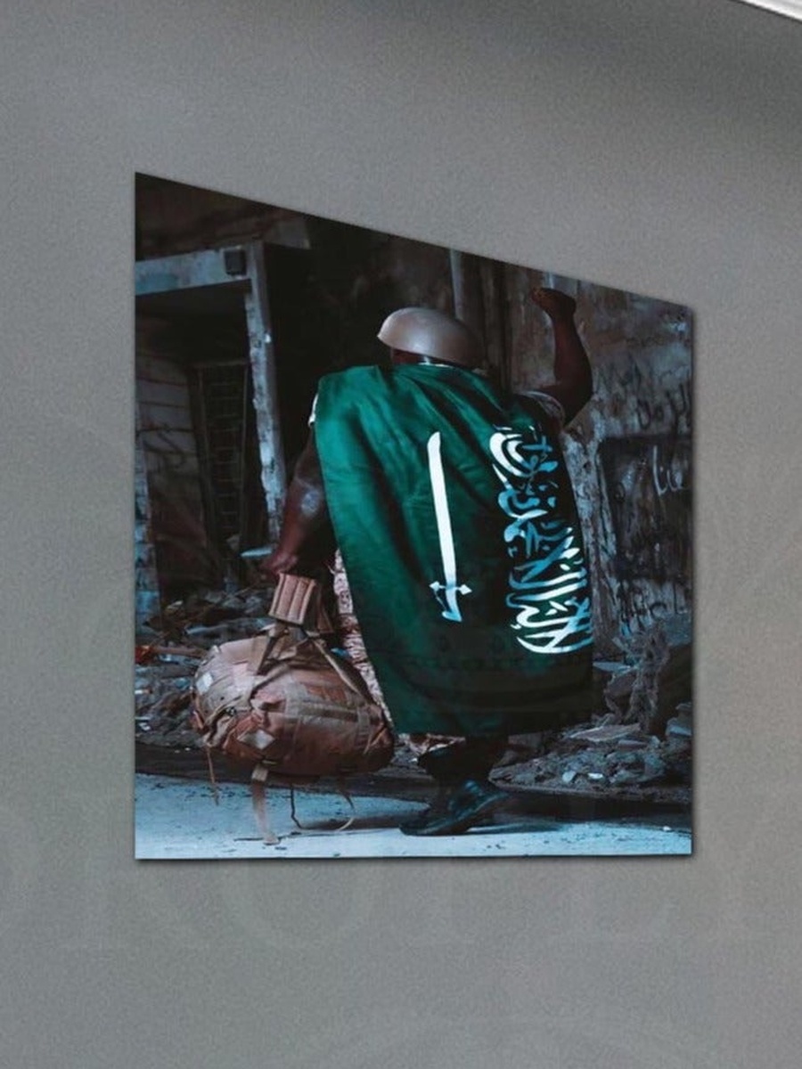 Saudi Soldier With Flag Decorative Wall Art, 30CM x 30CM