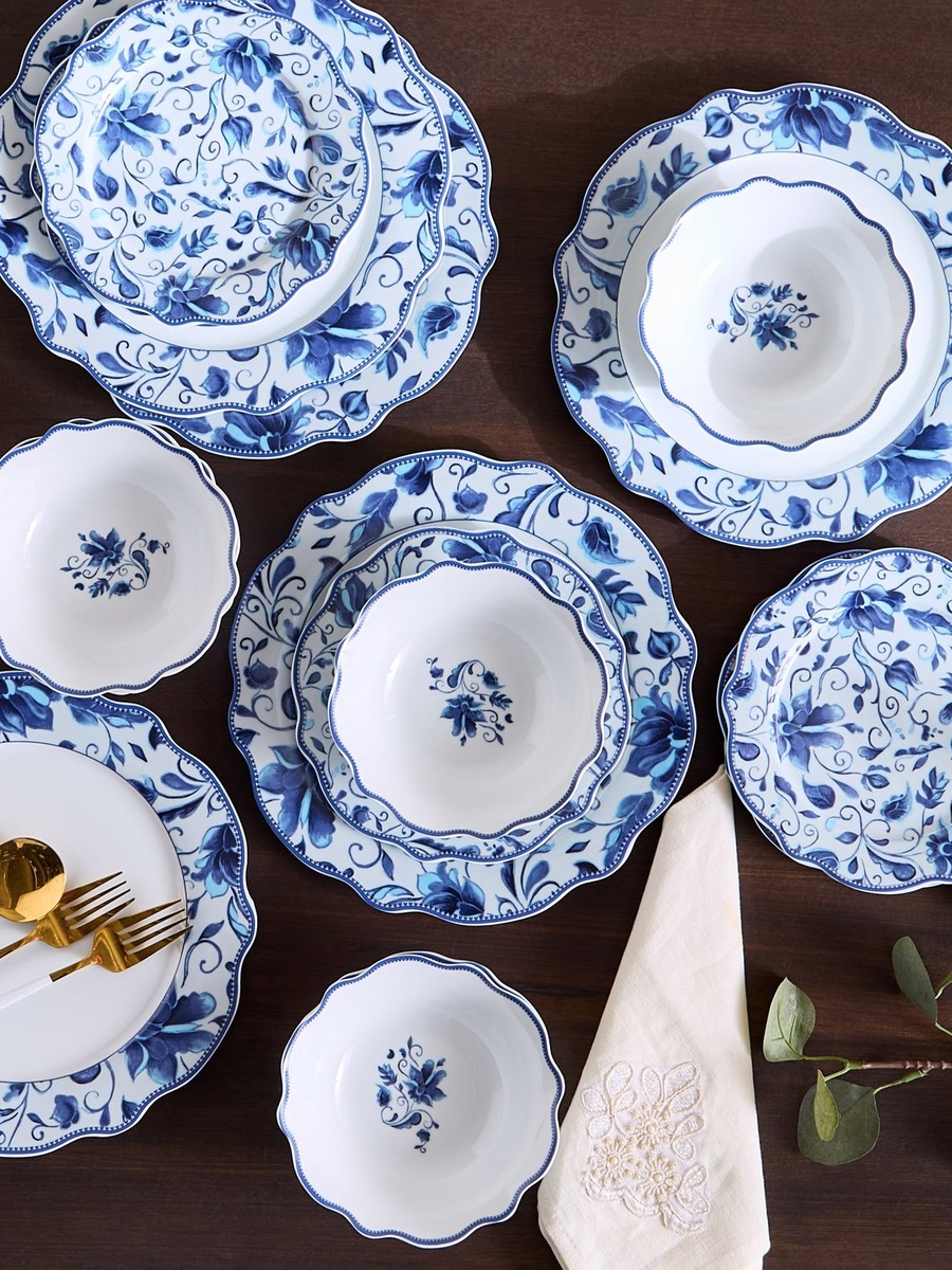 Regalia 18-Piece Porcelain Dinner Set - Serves 6