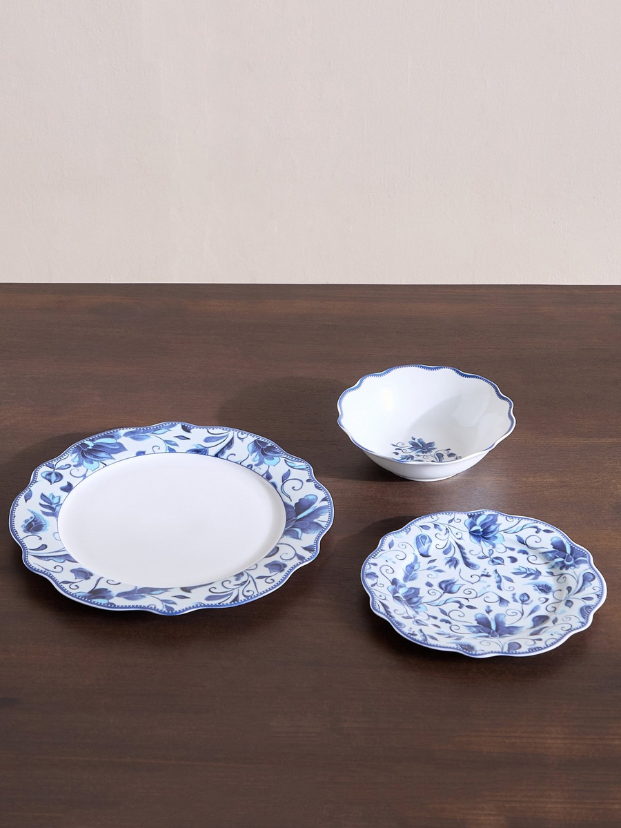 Regalia 18-Piece Porcelain Dinner Set - Serves 6