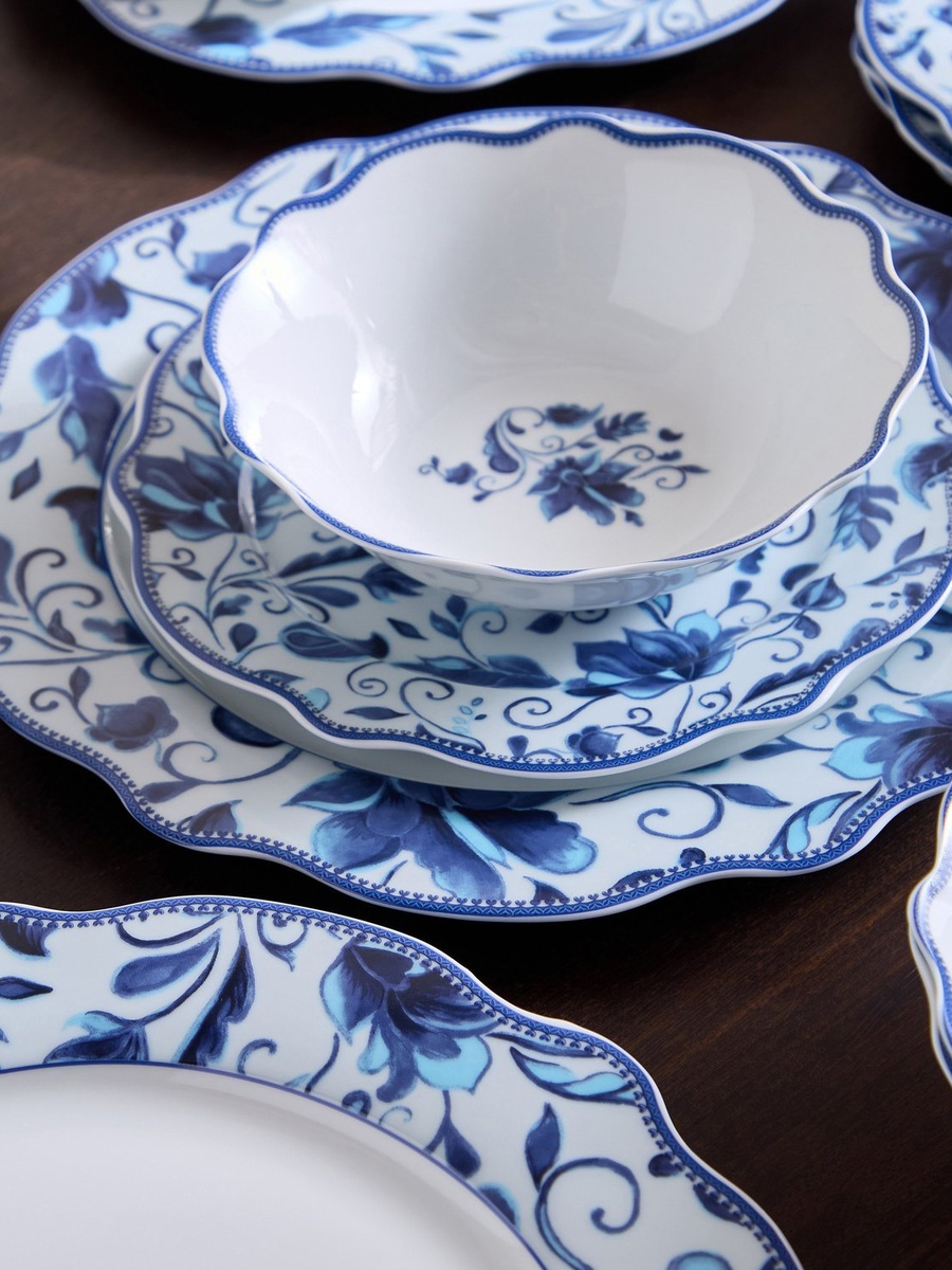 Regalia 18-Piece Porcelain Dinner Set - Serves 6