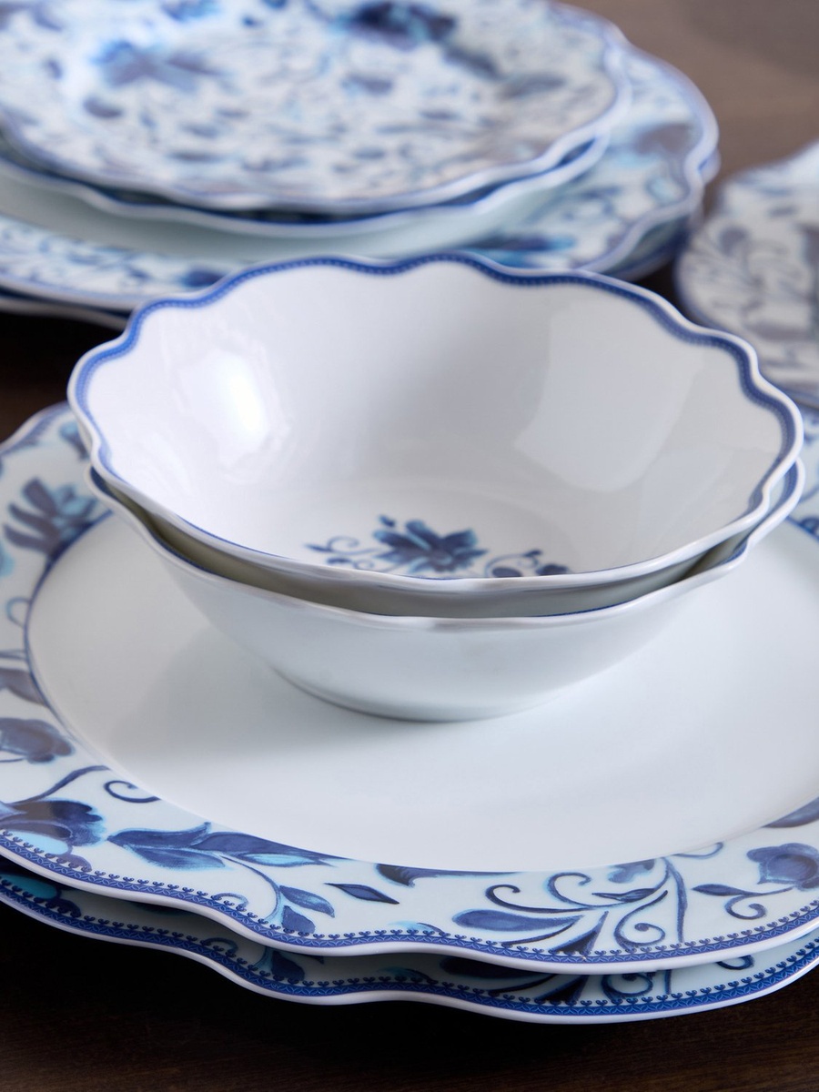 Regalia 18-Piece Porcelain Dinner Set - Serves 6