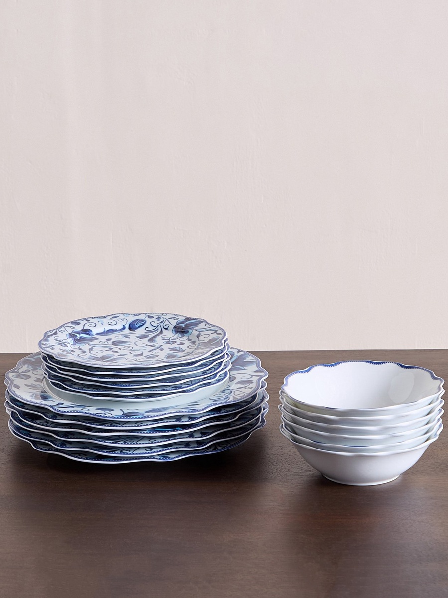 Regalia 18-Piece Porcelain Dinner Set - Serves 6